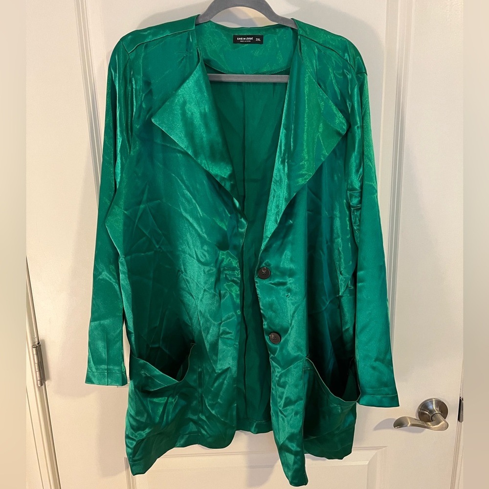 🌸4/$25 NWOT Satin Green Blazer